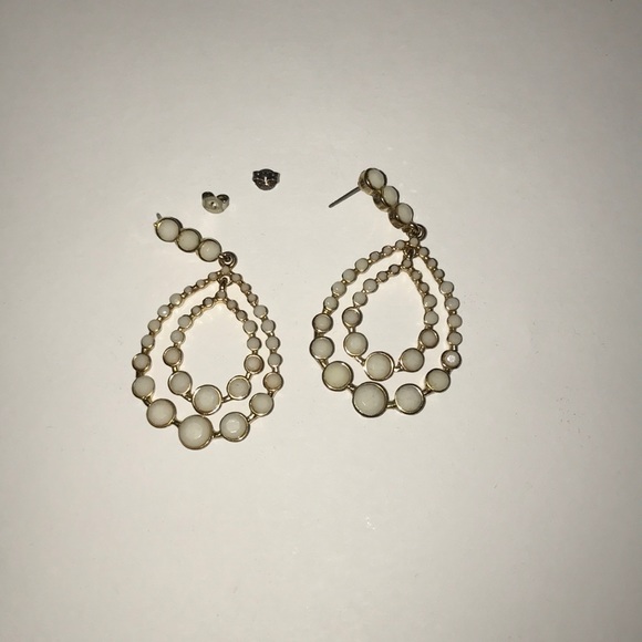 Unused, gold and white real earrings - Picture 1 of 1